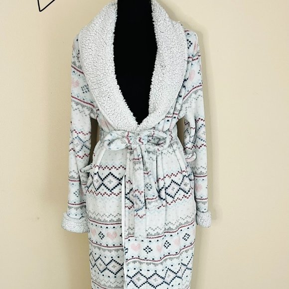 robe - Picture 1 of 1